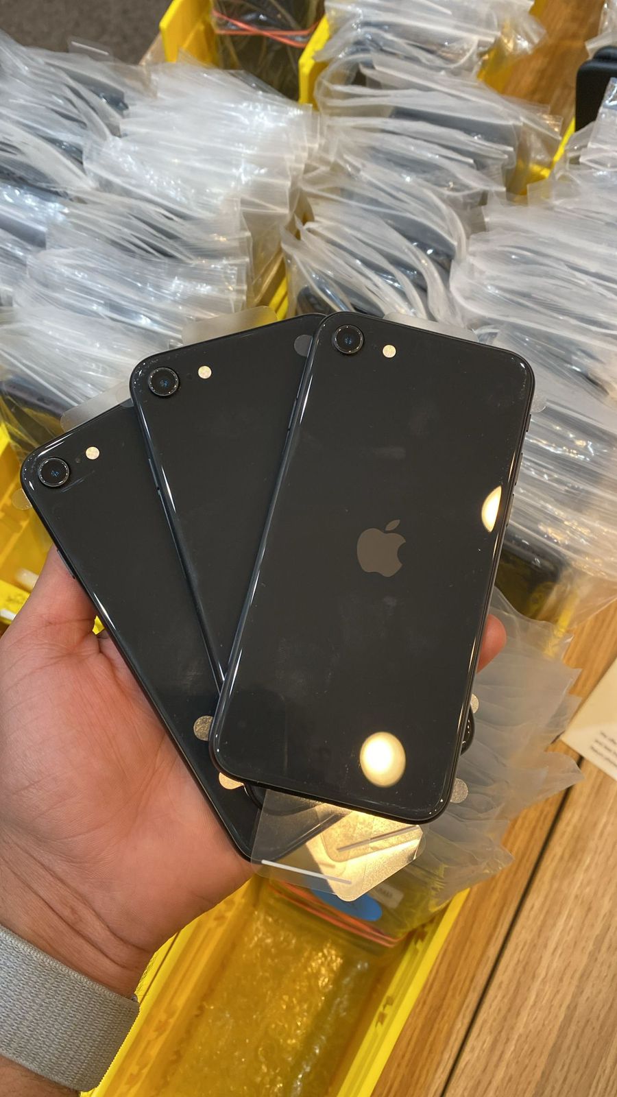 IPHONE SE 2ND GENRATION 64/128 GBs A GRADE