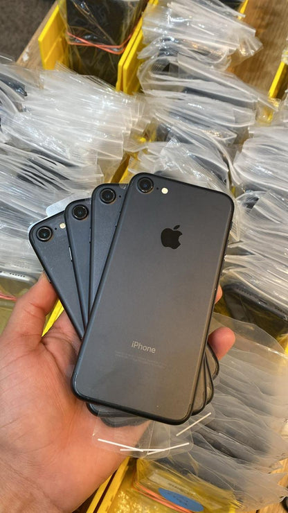 IPHONE 7 32 GBs A+ GRADE